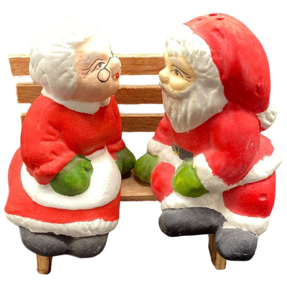 VTG Christmas Santa and Mrs. Claus Salt and Pepper Shakers Kissing Holiday